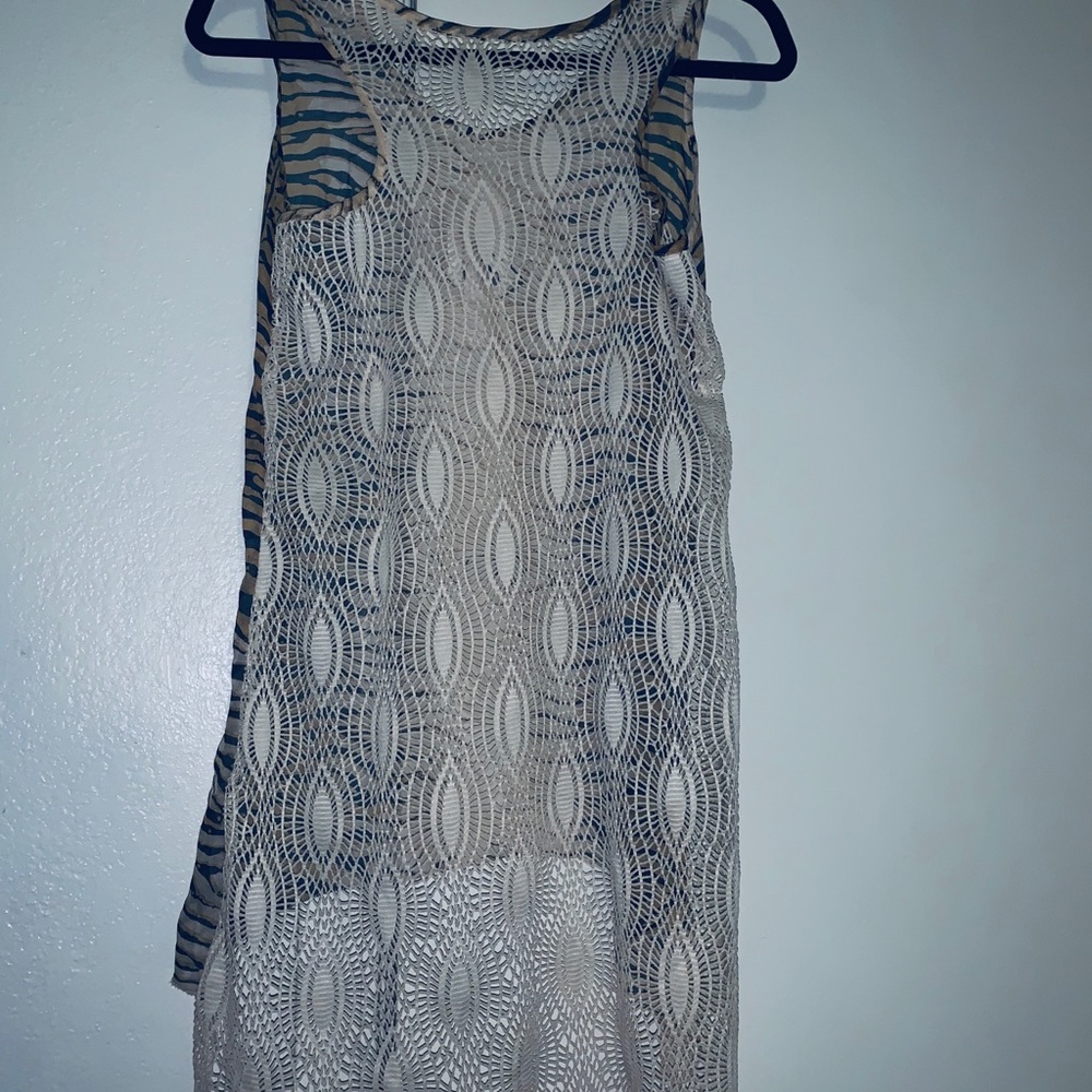 Hi~Lo blouse - Picture 2 of 2